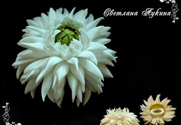 A hair tie with a dahlia