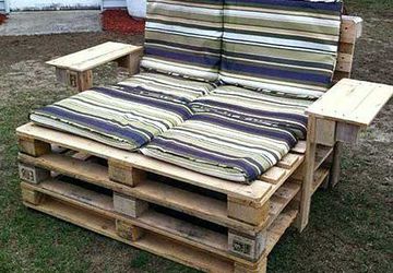 DIY garden bench of pallets