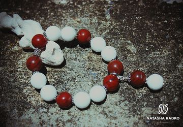 Wristlet with natural red jasper and agate