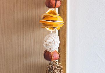 HANDMADE FRAGRANT CHRISTMAS GARLAND!