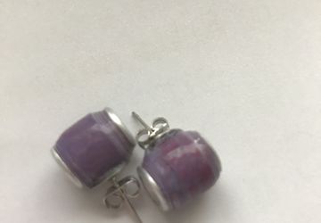 Stud earrings made from paperbead
