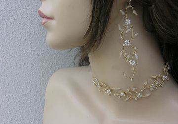 Wedding jewelry set, a choker and earrings for the bride. Bridal jewelry.