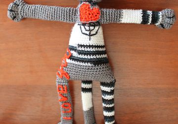 Enamoured cat knitted toy