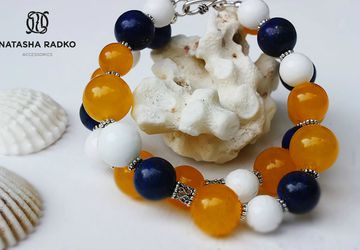 Wristlet with jade, lazuli and agate