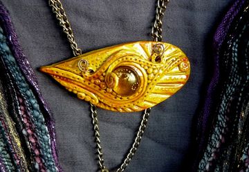 A pendant "A golden eye"