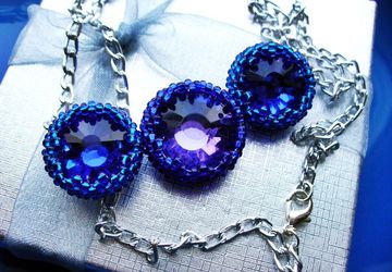 A shirt collar necklace