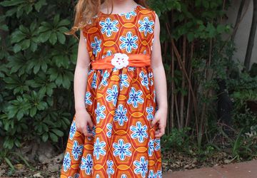 Beautiful cotton dress for little girls with hair-clip