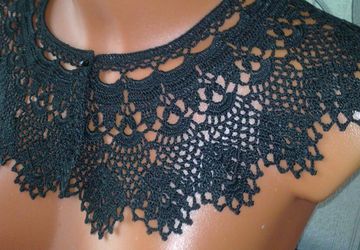 A black openwork collar