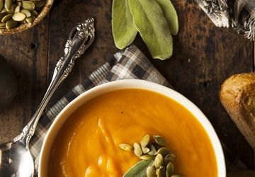 AUTUMN PUMPKIN CREAM SOUP WITH SPICES!