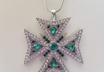 Celtic Cross Necklace/Celtic Cross Pendant/Celtic Jewelry/Green Necklace/Celtic Necklace/Celtic Cross Necklace Women