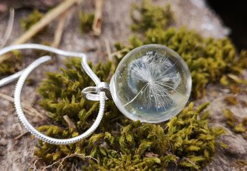 Pendant with dandelion seed