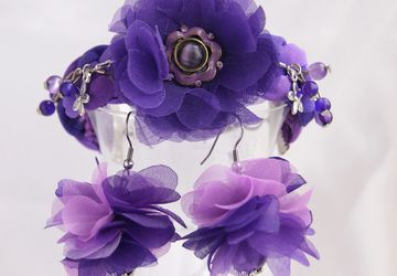 Violet delight set (earrings and wristlet)