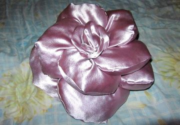 Rose decorative cushion