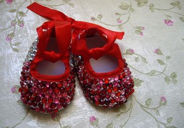 Baby shoes with studs