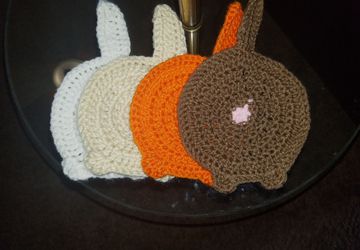 Crochet cat butt coasters