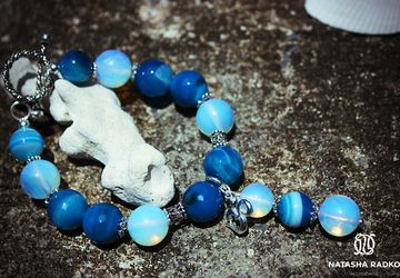 Wristlet with opal and agate