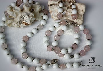 Wristlet with rose quartz and agate