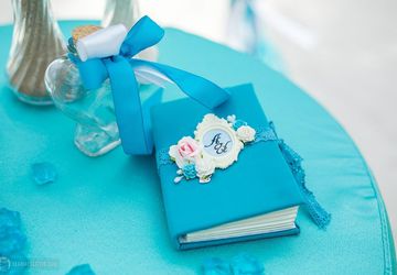 A jewel-box in form of a book "Blue"