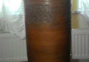 A high floor standing vase (105 cm)