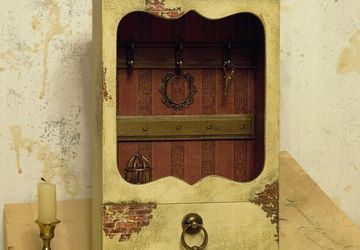 "Old walls" key holder