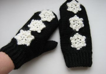 Snowflake-styled gloves