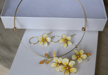 Gold choker Chunky Statement Bridal Flower choker earring and necklace set Plumeria wedding choker Frangipani Exotic Hawaiian Choker Beach