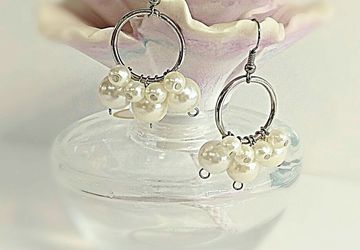 Silver metal loop faux pearl dangle earring