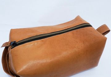 Brown Leather Dopp Kit, Men's Toiletry Bag, Shaving Bag, Waterproof Lining, Groom's Men Gift