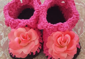 Fuchsia  Crochet shoes with black  sole