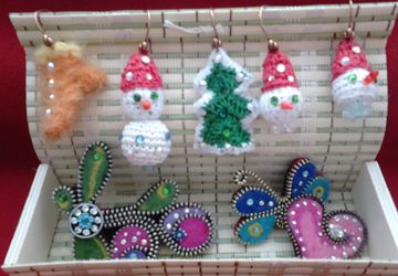 Earings, brooches