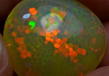 An incredibly bright crystal Ethiopian opal, 14,23 carat.