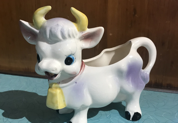 Vintage Purple Cow Creamer / Ceramic Creamer / Farmhouse Kitchen / Cow Collectible / Cow Decor / Country Kitchen / 50s Kitchen Decor