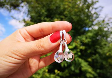 Earrings with flower