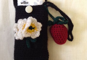 Pretty flower crochet case for your pocket tissues