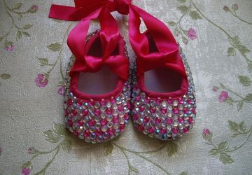 Baby shoes with studs