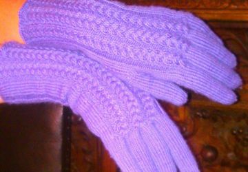 Knitted violet gloves