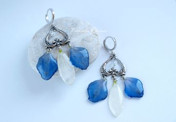 Eardrops with chrysanthemum and delphinium petals