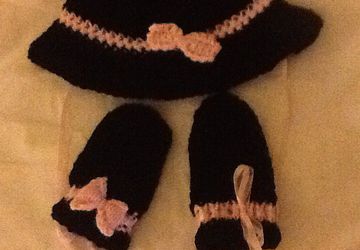 Black spy hat with pink ribbon and matching mittens