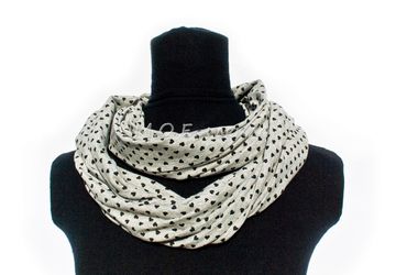 A neckwarmer "In love"