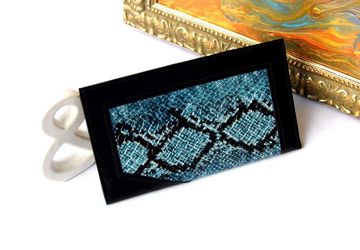 Blue Vegan Leather Travel Wallet Makes The Perfect Gift For Women