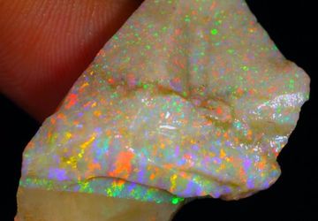 "Lightning Ridge" - a big Australian opal, 19 carat