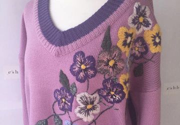 V-neck sweater in lilac and violet with handmade floral embroidery