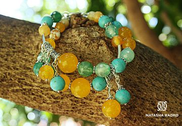 Wristlet with jade, howlite and emerald agate