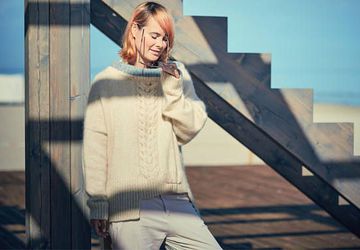Cozy thick winter sweater in beige / white off with braid and comfy turtleneck