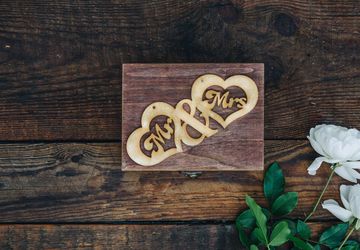 Wooden Mr. and Mrs. wedding photos box