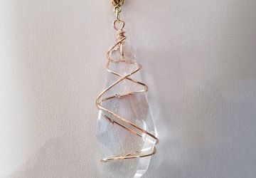 Final Fantasy 9 Necklace/Princess Garnet/Dagger Necklace/Crystal Necklace/Fantasy Necklace/Quartz Necklace/Zidane Necklace