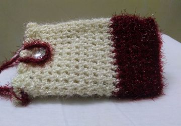 Hand made crochet mobile pouch