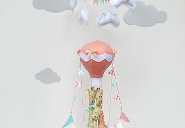 BABY MOBILE FAMILY GIRAFFE IN BALLOON/GIRAFFE DECOR FOR NURSERY/HANGING BABY MOBILE/FELT BABY MOBILE/BALLOON NURSERY DECOR/BABY SHOWER GIFT