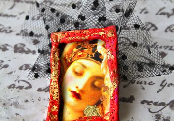 Red brooch with a veil and glass ” Modern in red”