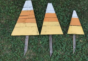 Candy Corn yard stakes, halloween yard art, reclaimed wood, candy corn, fall candy corn, lawn stakes, border decoration, fall yard stakes